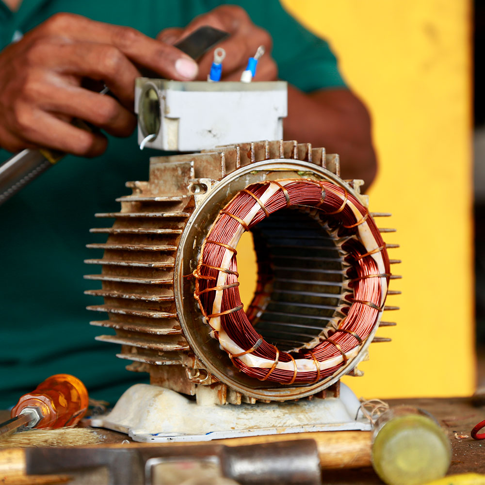 imagesel_0001_repairing-engine